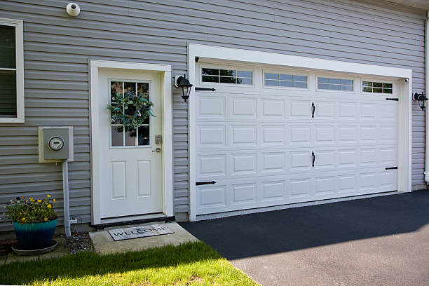 24/7 Emergency Garage Door Panel Replacement experts in Brooklyn Park, MN